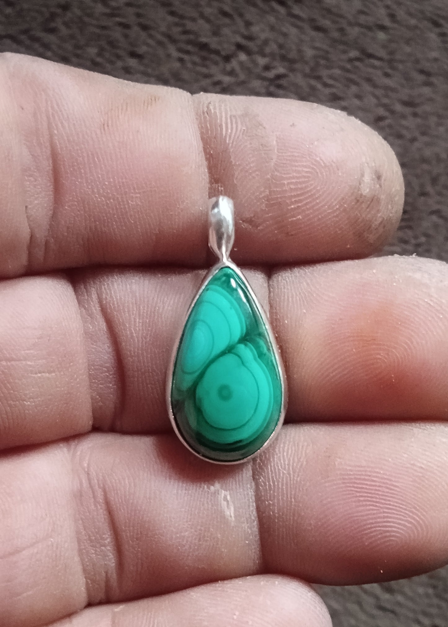 Malachite pendant set in fine silver