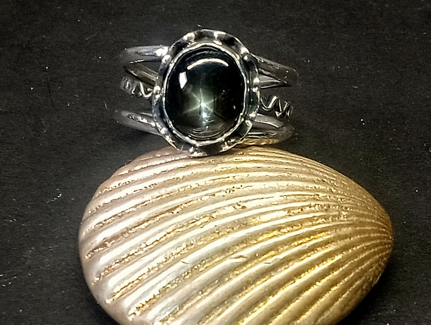 6 ray Black star sapphire ring fine silver