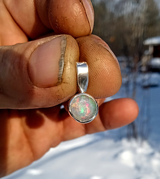 2 carat opal solitaire pendant in fine silver