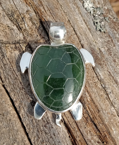 The jade turtle in pure .999 fine silver