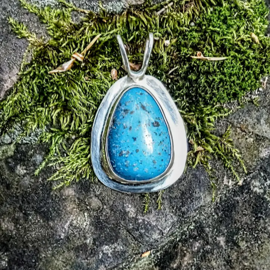 Outstanding Leland blue pendant set in fine silver