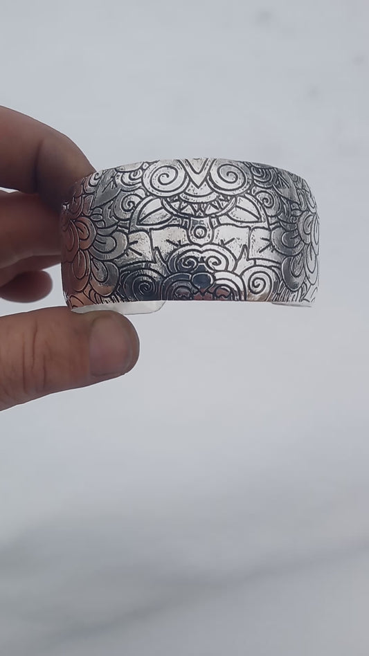Beautiful embossed fine silver cuff