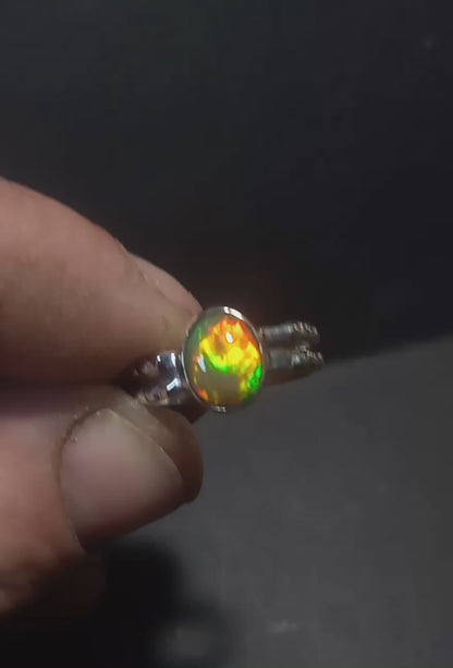Stunning opal and fine silver ring