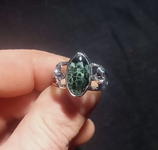 Michigan greenstone ring with trilliums in fine silver size 9.5