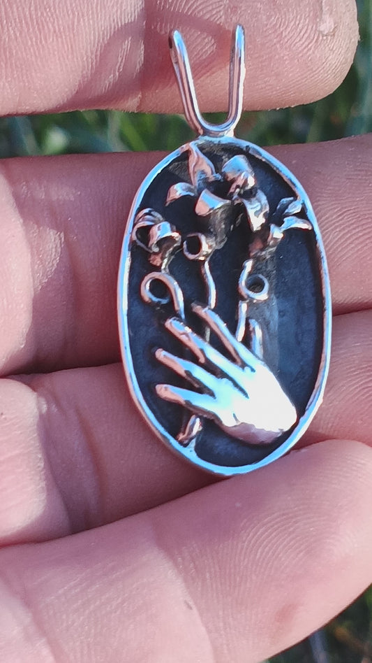 The gift of flowers pendant