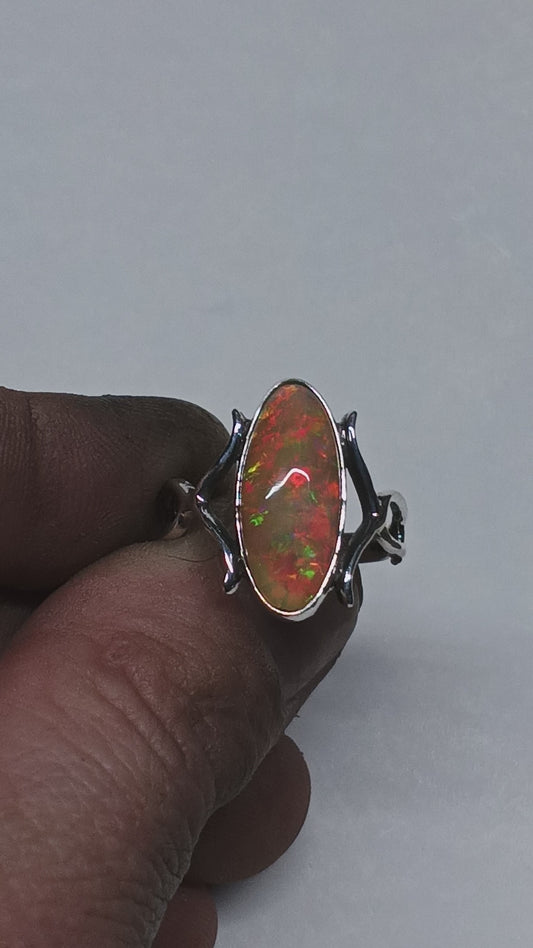 Exquisite opal ring