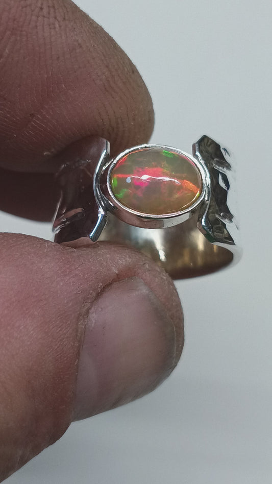 Too class opal ring