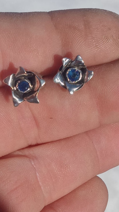 Beautiful flower sapphire fine silver earrings