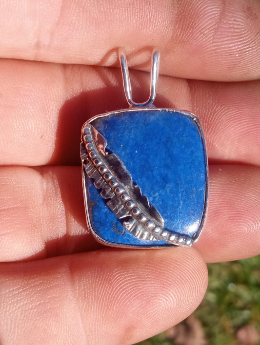 Lapis lazuli and find silver pendant