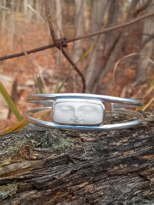 Moon face cuff in fine silver