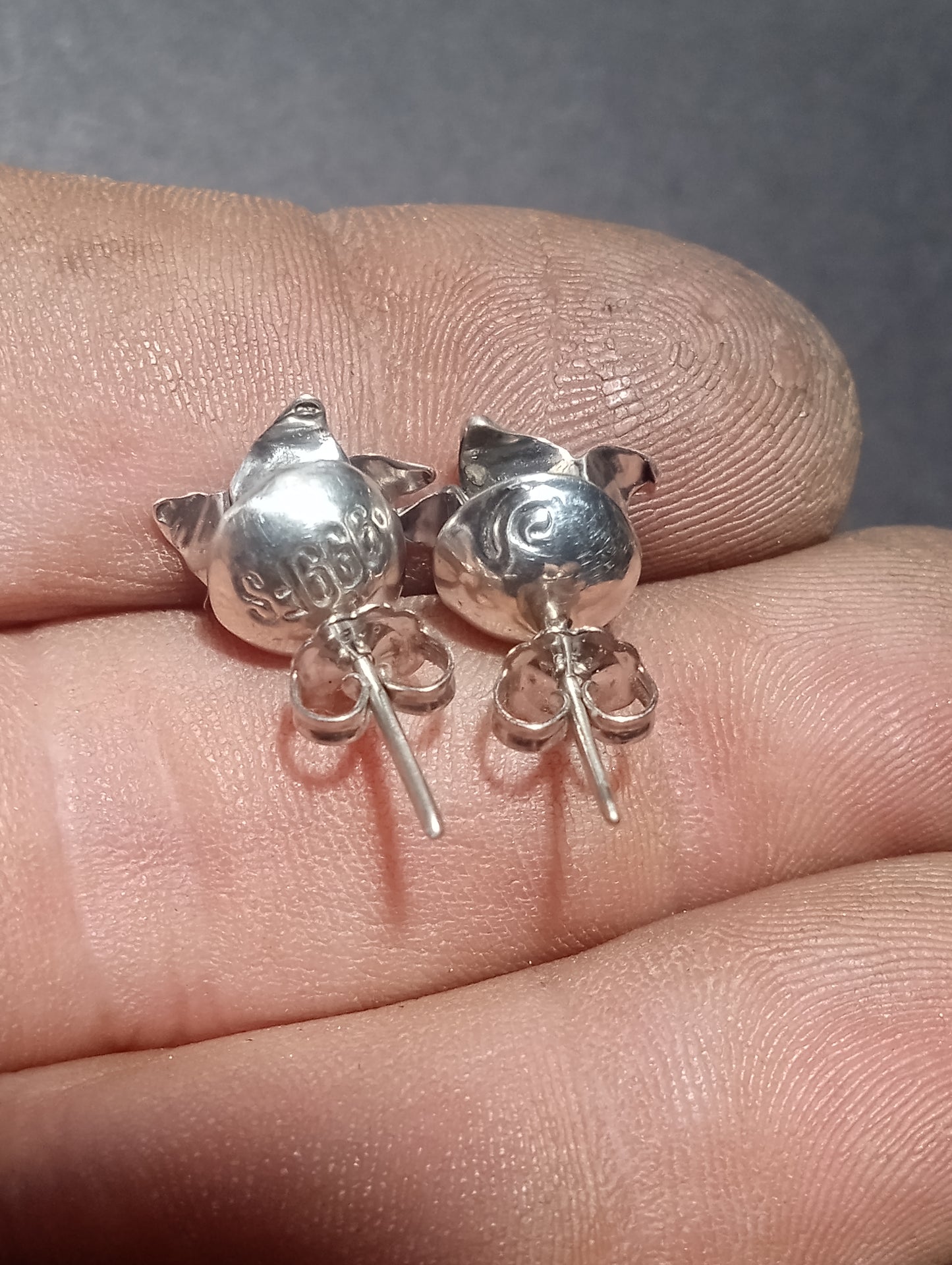 Beautiful flower sapphire fine silver earrings