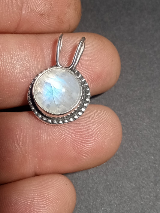 Beautiful blue flash moonstone pendant and fine silver